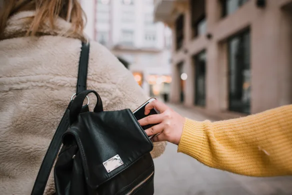 5 things you must do if you get robbed traveling